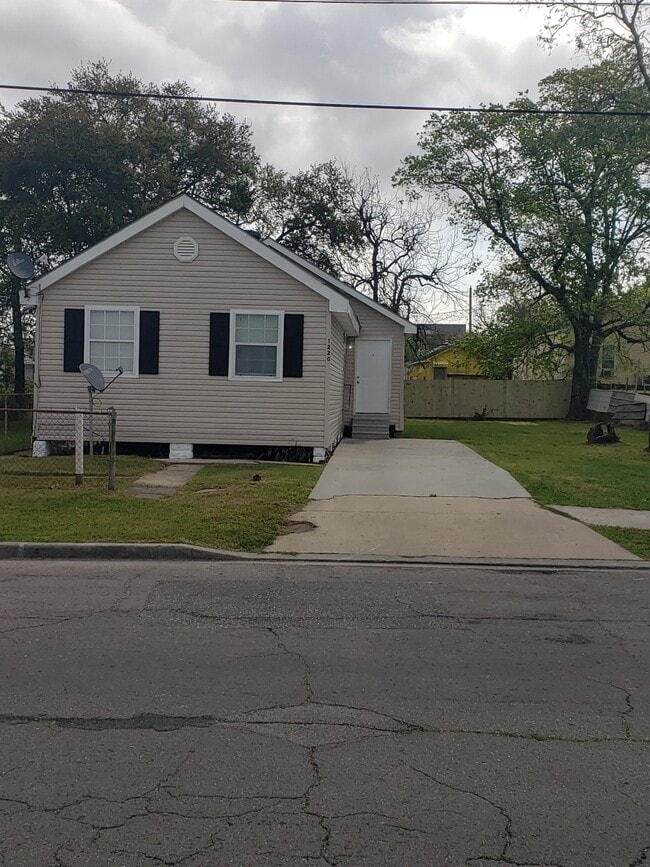 Photo - 1220 Thayer St