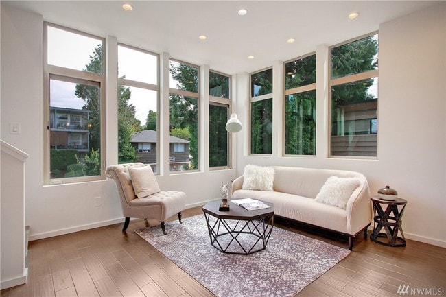 Photo - 5953 Fauntleroy Way SW