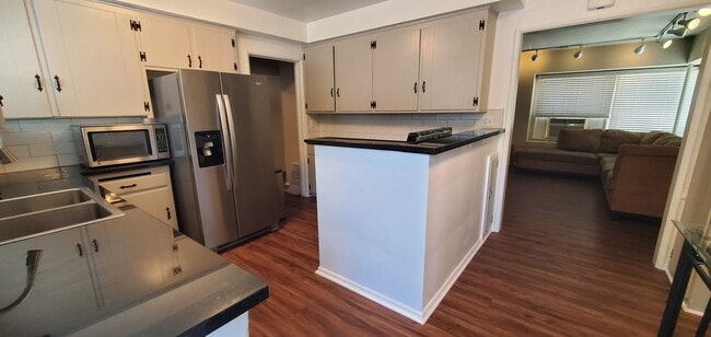 Photo - 5313 Radford Ave Unit 5313