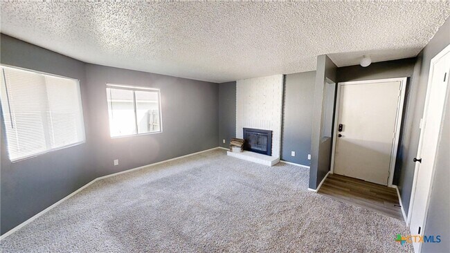 Photo - 2107 Creekwood Dr