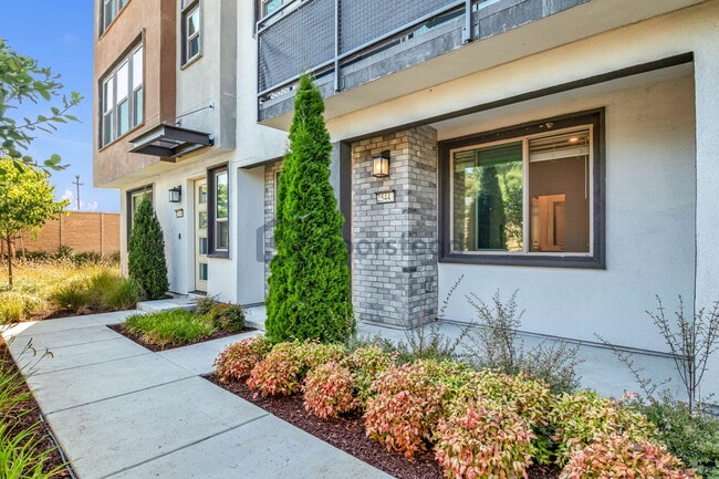 Photo - 25443 Parklane Dr