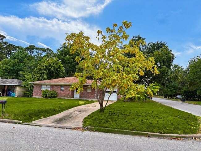 Photo - 1004 Oak Dr