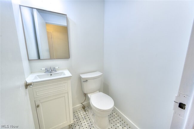 Building Photo - 2 Bratenahl Pl Unit 2D