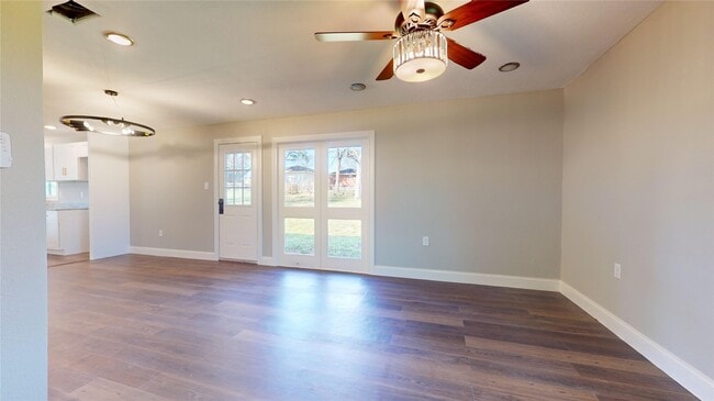 Photo - 603 Maple Way