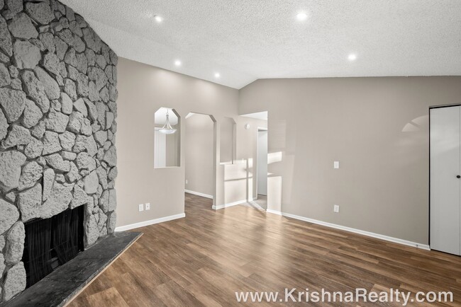 Photo - Renovated 2BD/1BA Duplex | Single-Level | Stoneridge – Tualatin