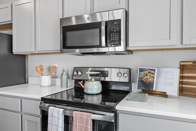 Photo - 921 Aiden St