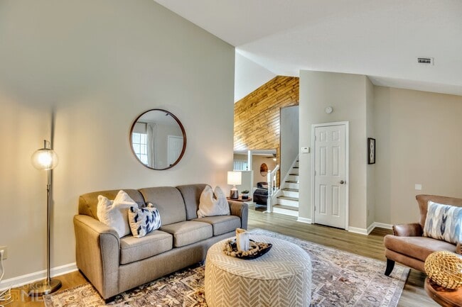 Photo - 2025 Winsburg Dr