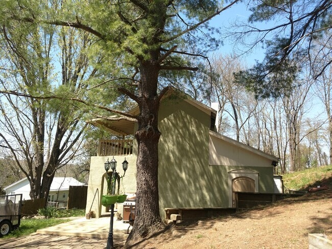 Building Photo - 450 Hill Terrace Rental