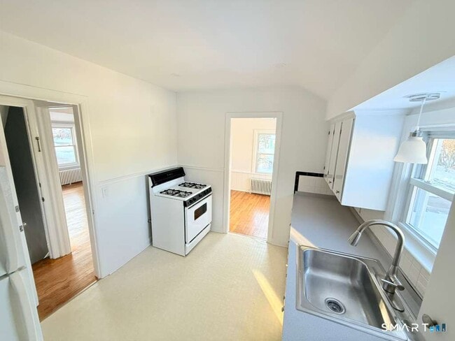 Photo - 160 Oakland Pl Unit 2