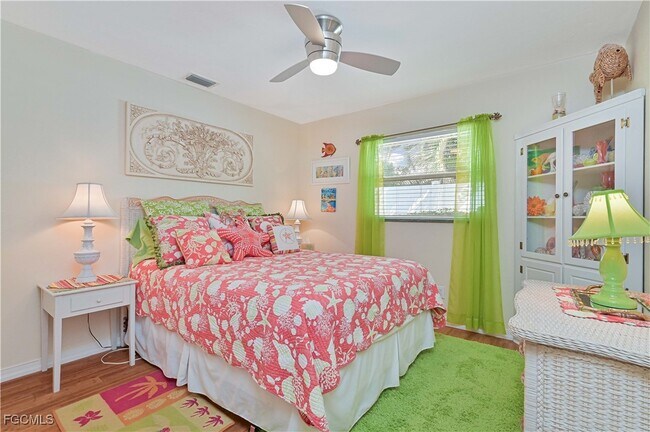 Building Photo - 572 105th Ave N