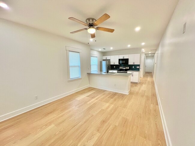 Sala de estar - 2043 Adams St Unidad 2043