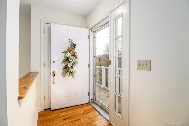 Photo - 633 Danbury Rd Unidad APT 21