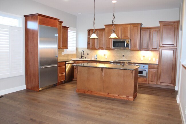 8236 Hidden Cove Ct