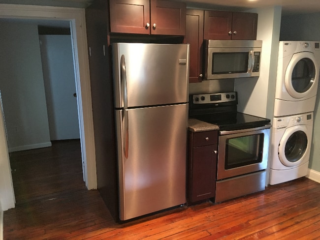 Photo - 936 W Beverley St