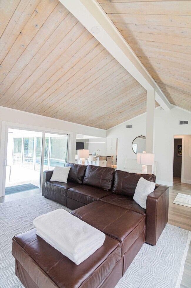 Photo - 103 W Sandpiper Cir