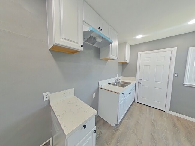 Photo - 1117 N Mayfield Ave Apartments Unit 1117