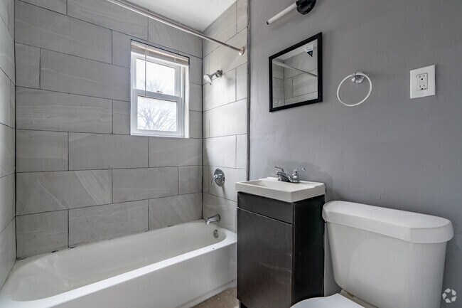 2BR, 1BA - 635SF - Bathroom - Willie Mitchell Apartments