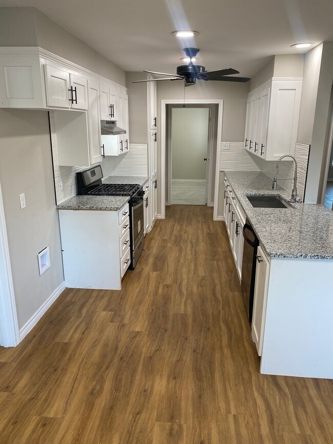 Photo - 3213 91st St