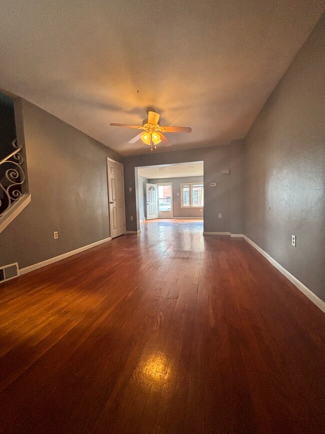 Photo - 1915 Jane St