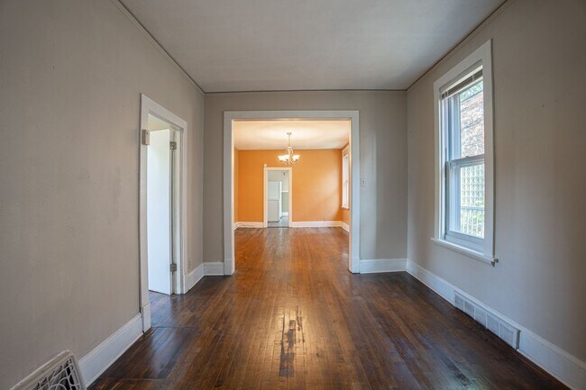 Photo - 2348 S Kinnickinnic Ave Unidad A