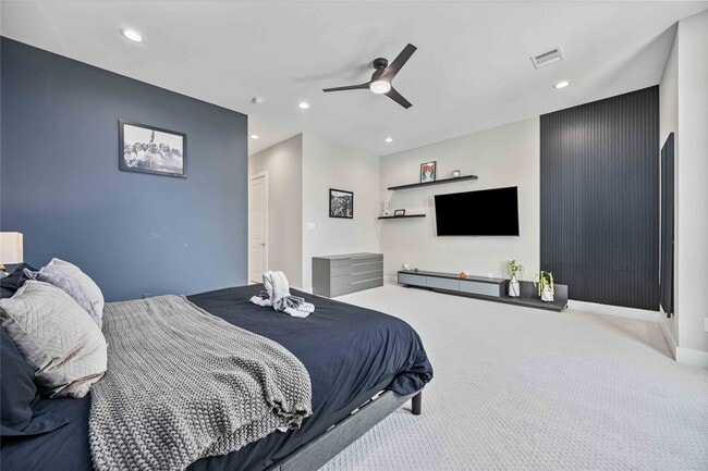 Building Photo - 5821 Kansas St