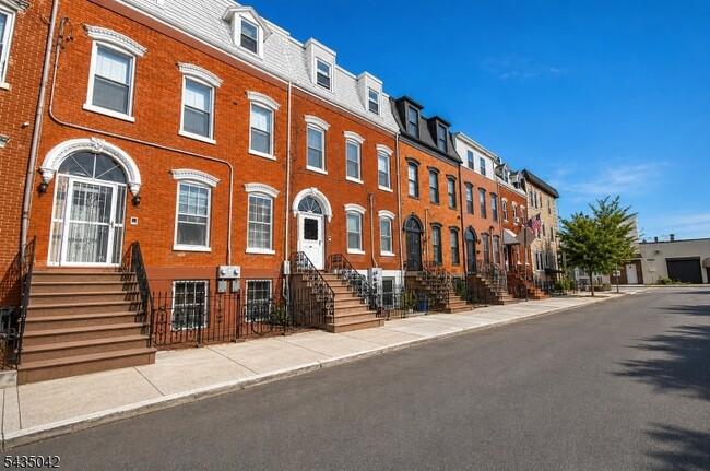 Building Photo - 108 Bruen St Unit 2