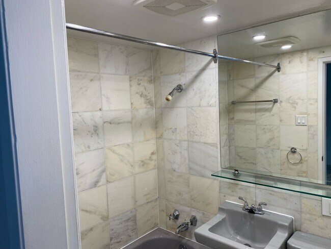 Photo - 1906 Nelson St