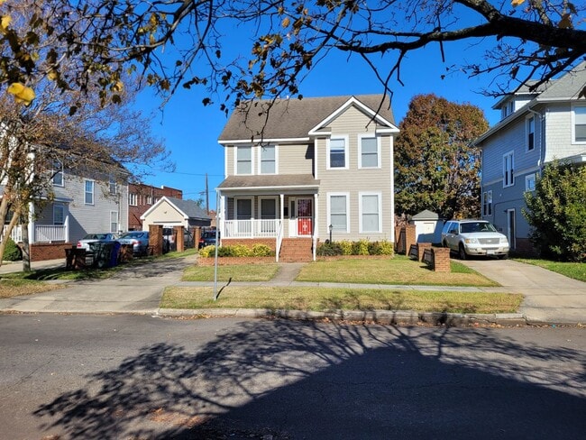 Building Photo - 3 Bedroom, 2.5 Bath Home with Open Floor Plan