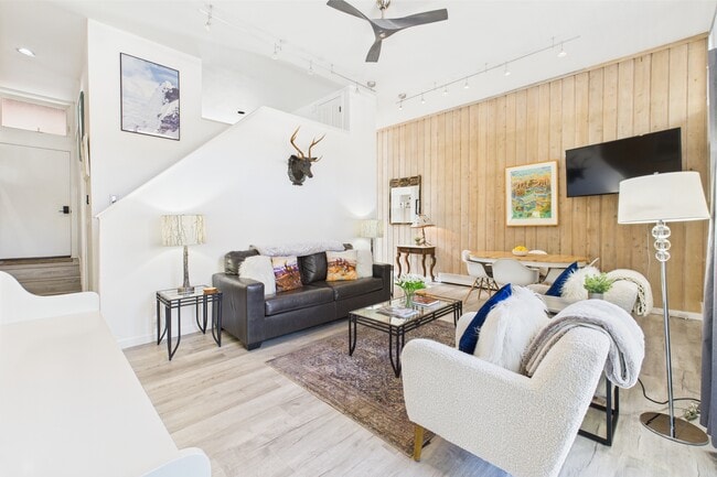 Photo - 311 S Aspen St