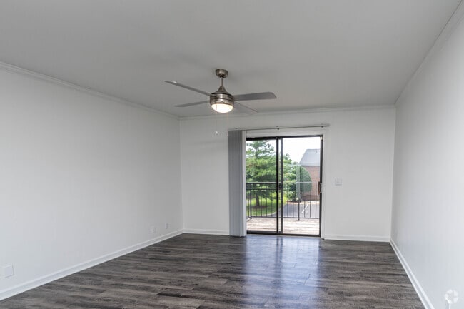 2BR, 2BA - 1,100SF - Living Room
