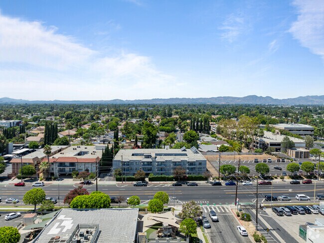 8155 Reseda Blvd