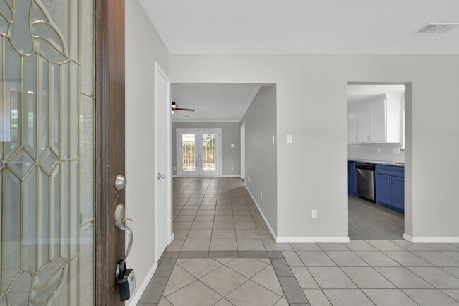 Photo - 28903 Atherstone St