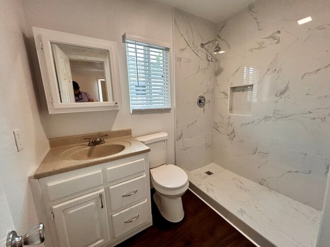 Photo - 1427 Hoover Ave