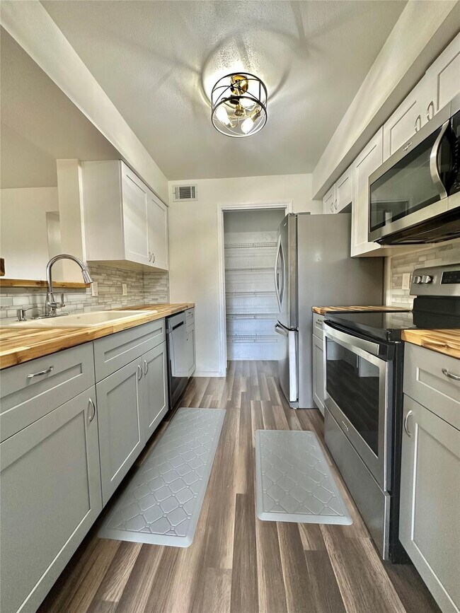 Photo - 2371 NW 33rd St Unit 710