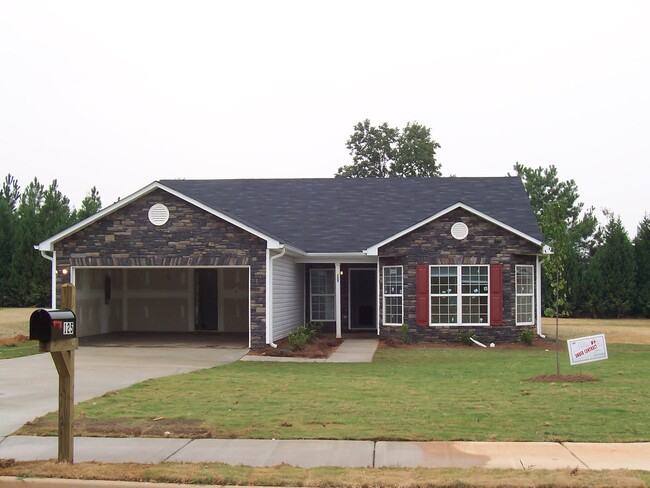 Ranch style home in Locust Grove - Ranch style home in Locust Grove