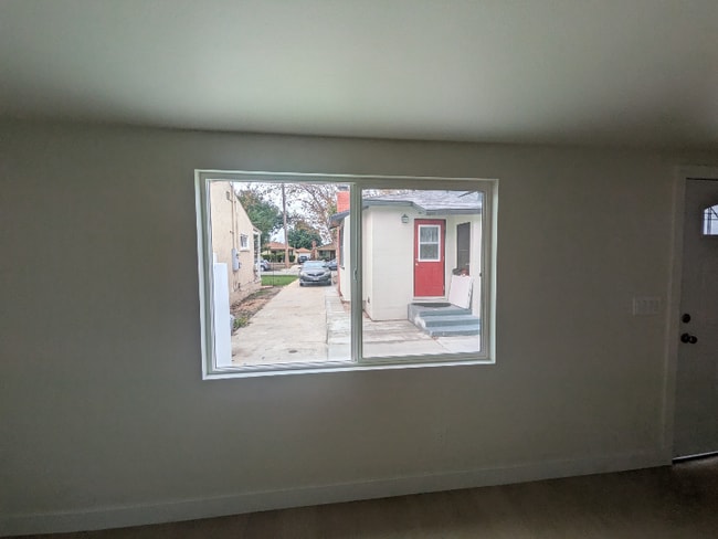 Photo - 6164 Ibbetson Ave