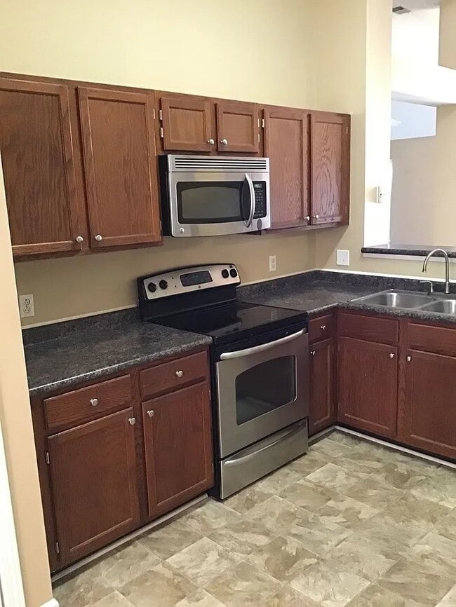 Photo - 220 Risdon Way