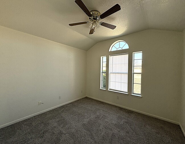 Photo - 208 Rodeo Cir