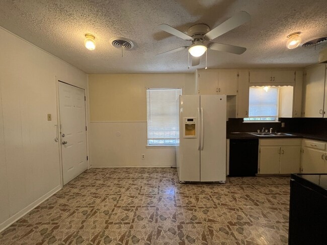 Photo - 1303 Redondo Dr