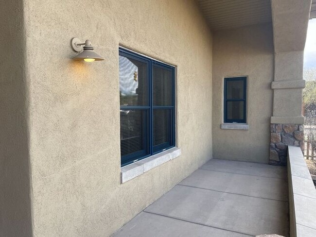 1046 N 4th Ave