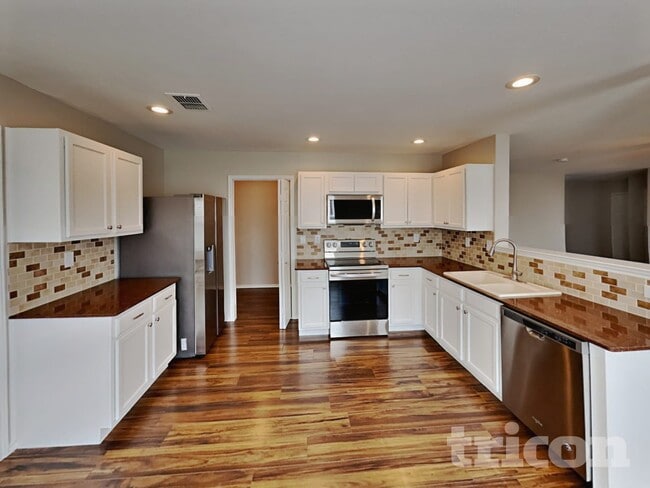 Photo - 736 Elizabeth Dr