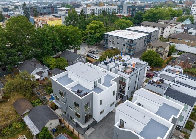 Stunning Townhouse in Ballard - Stunning Townhouse in Ballard