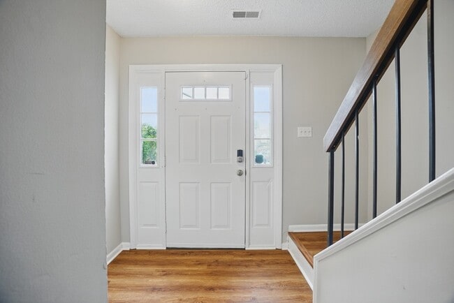 Photo - 909 Westwind Pl