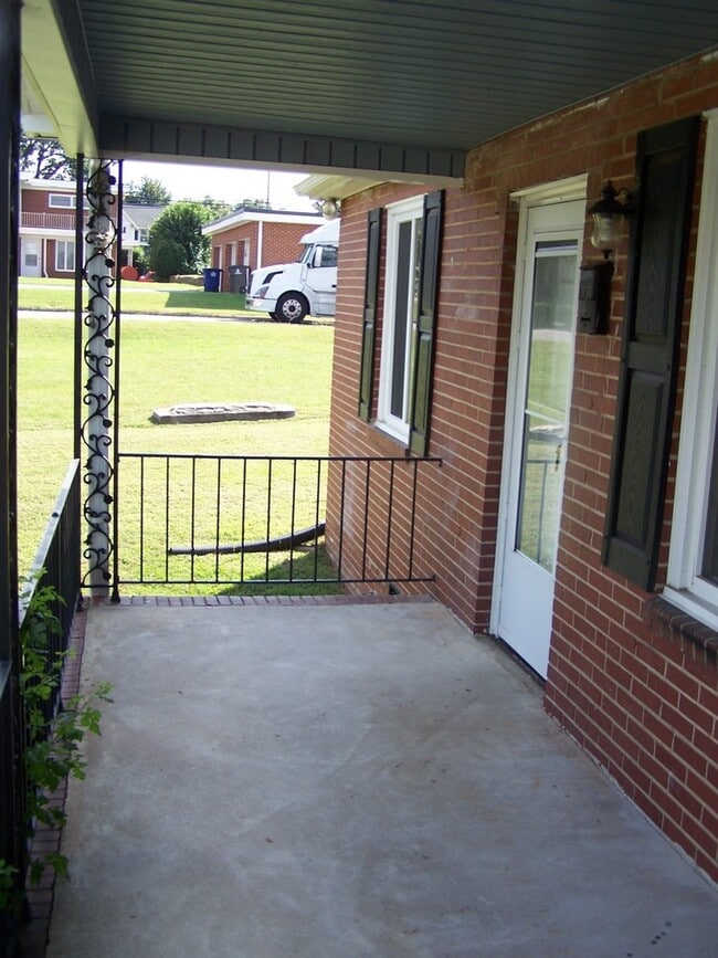 Photo - 1508-1508 Locust Ave