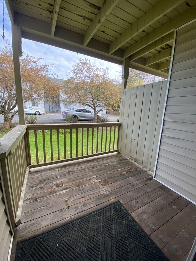 5425 Glenridge Wy