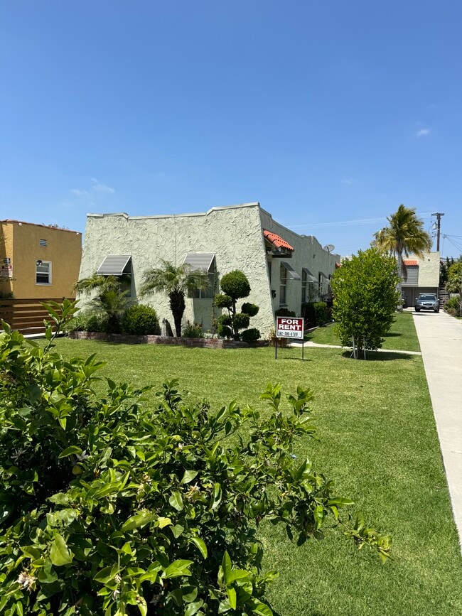 Building Photo - 43 W 52nd St Unit B