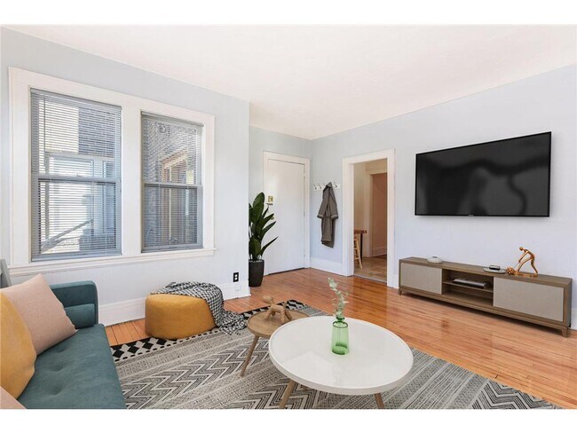 Photo - 1917 Emerson Ave S Unidad 101