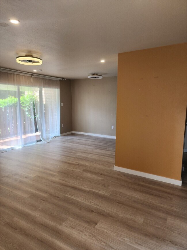 Photo - 513 S Post Oak Ln