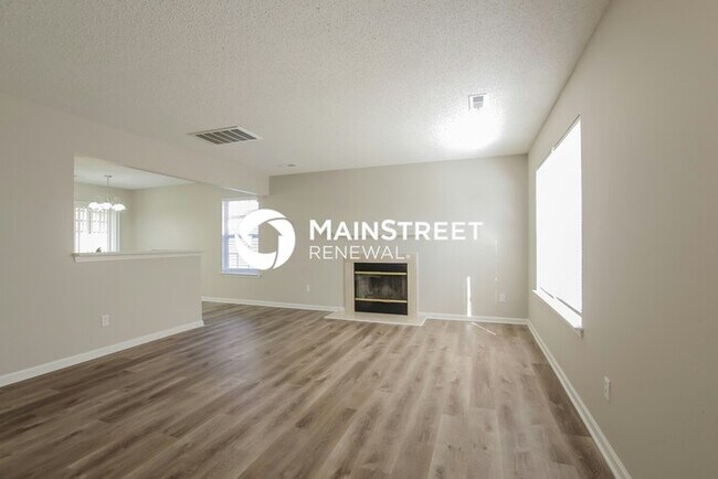 Photo - 3 Bedroom Pet-Friendly Home in Charlotte, NC with Main Street Renewal