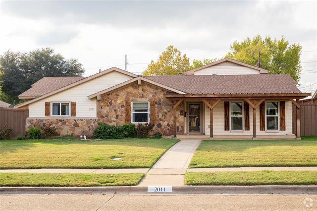 Building Photo - 2011 Custer Pkwy Rental